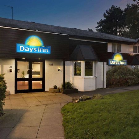 Days Inn Hotel Флит Экстерьер фото