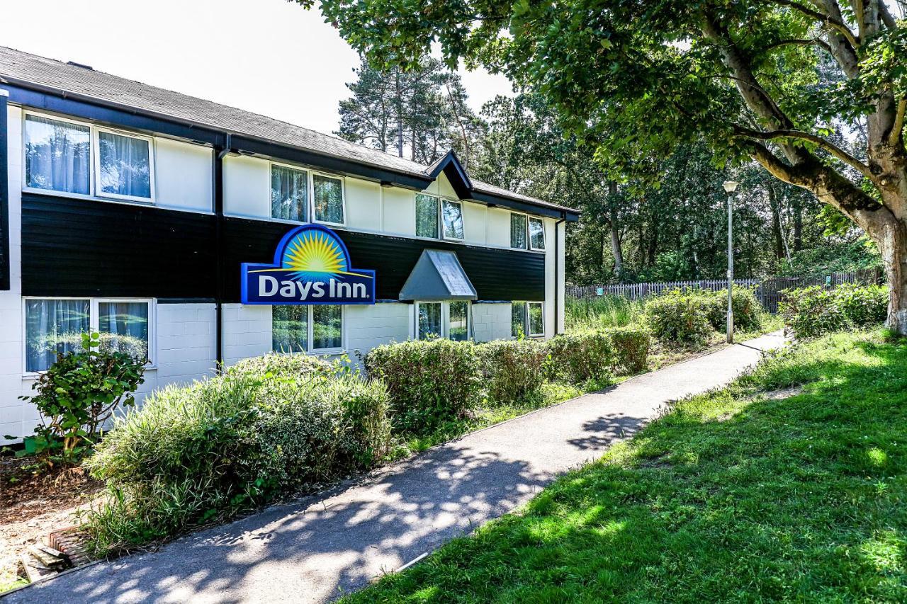 Days Inn Hotel Флит Экстерьер фото