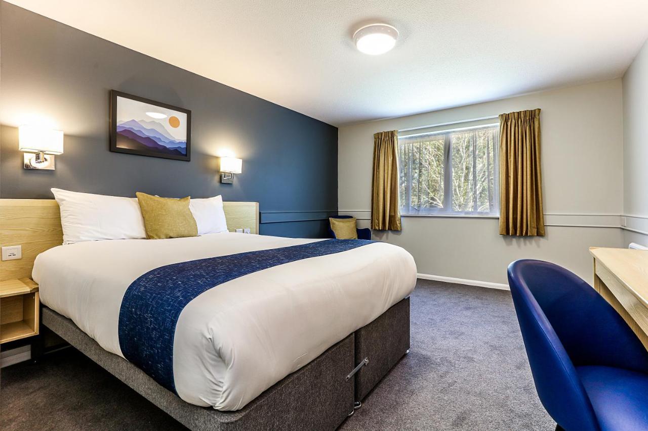 Days Inn Hotel Флит Экстерьер фото