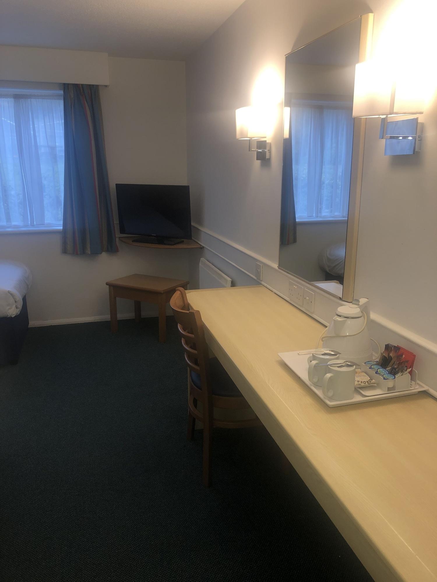 Days Inn Hotel Флит Экстерьер фото