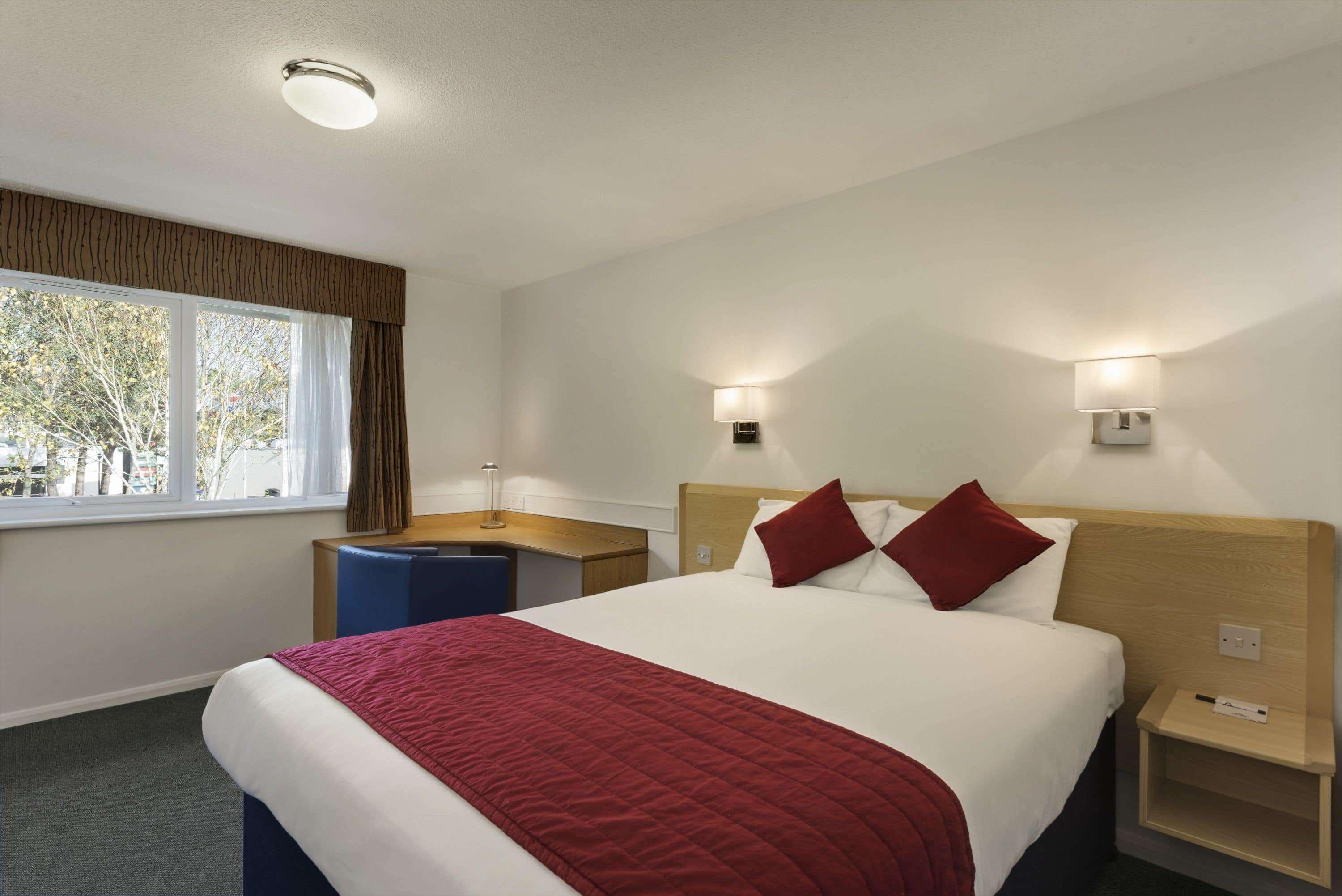 Days Inn Hotel Флит Экстерьер фото
