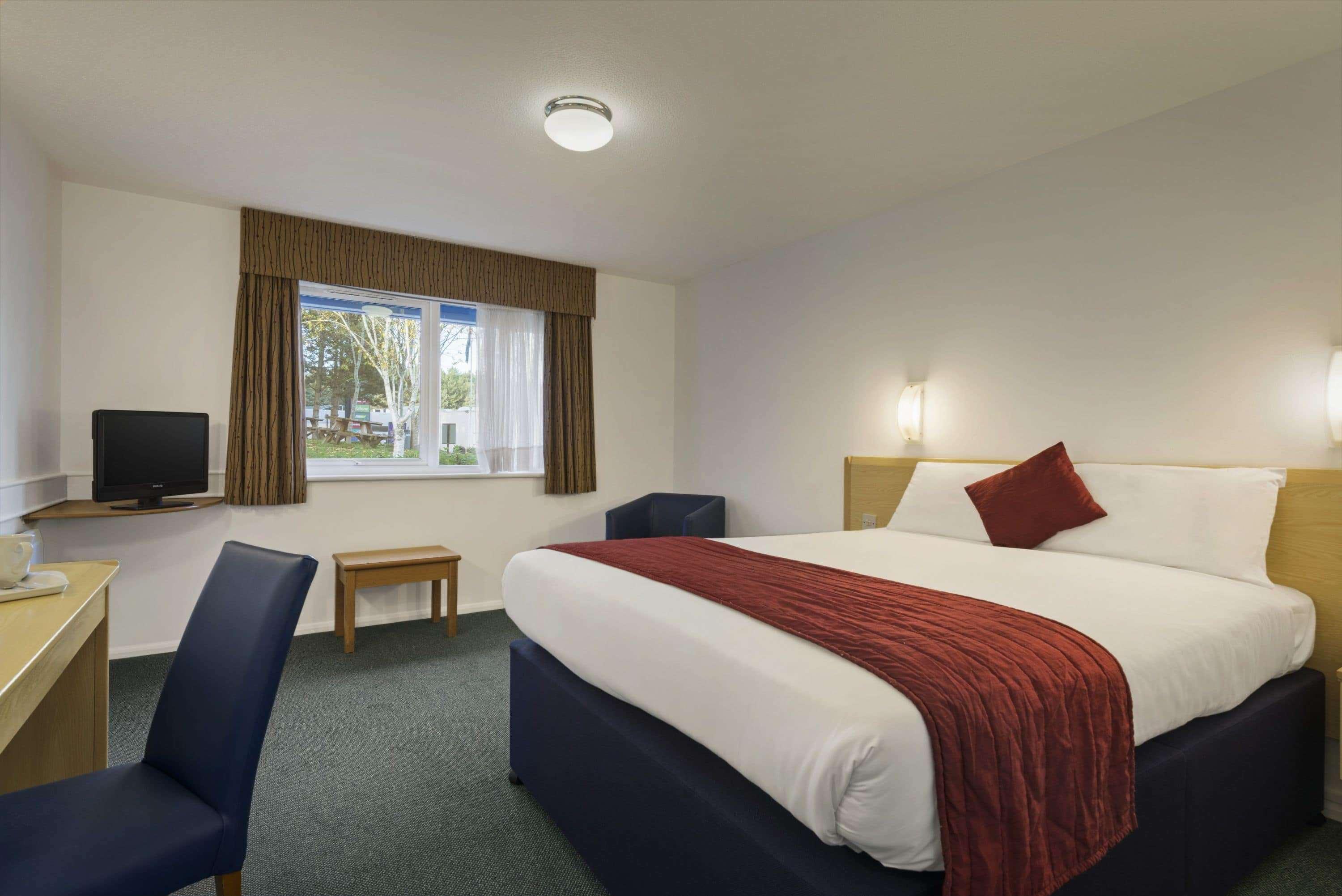 Days Inn Hotel Флит Экстерьер фото