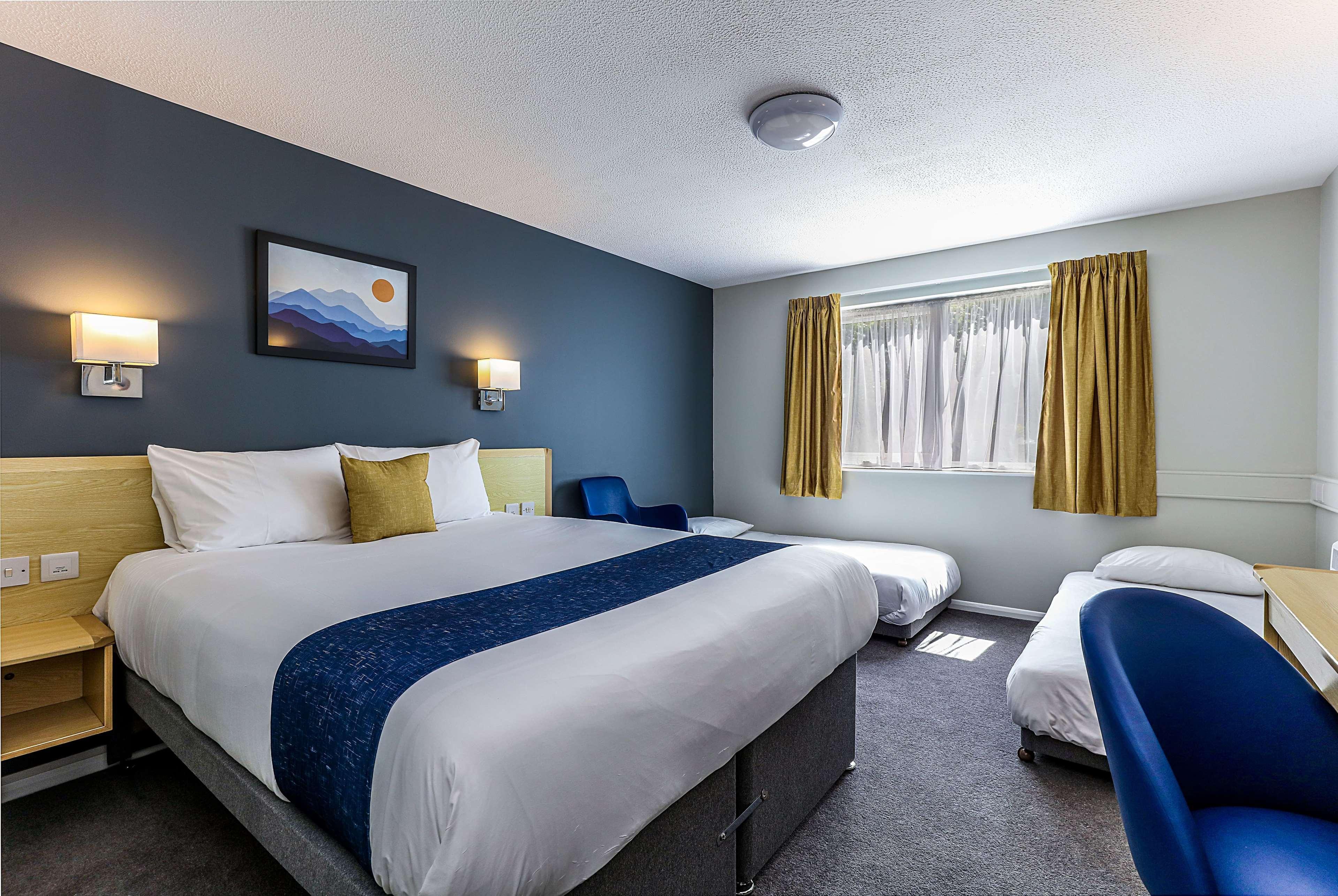 Days Inn Hotel Флит Экстерьер фото