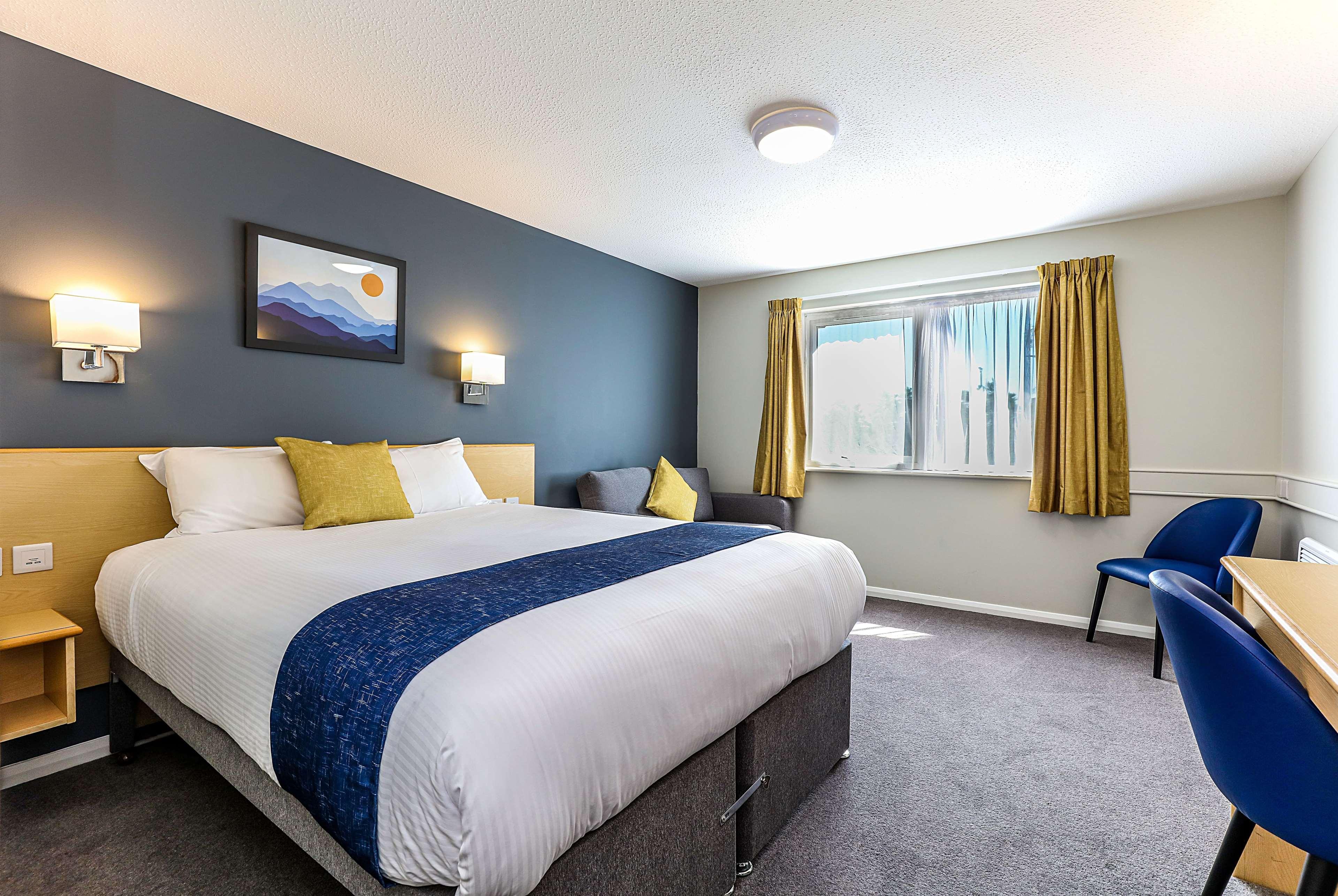 Days Inn Hotel Флит Экстерьер фото