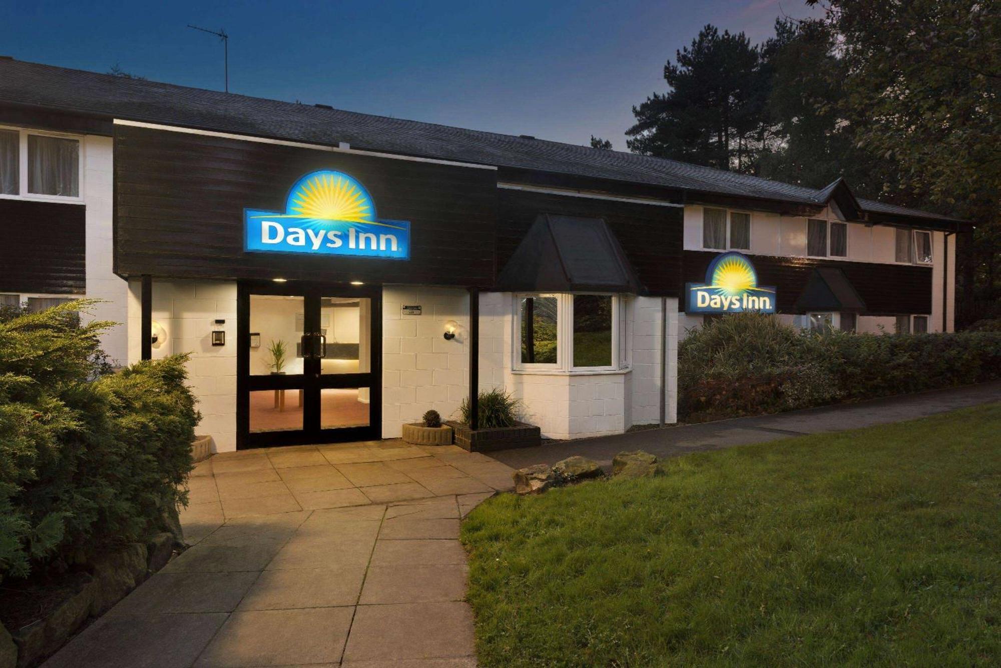 Days Inn Hotel Флит Экстерьер фото